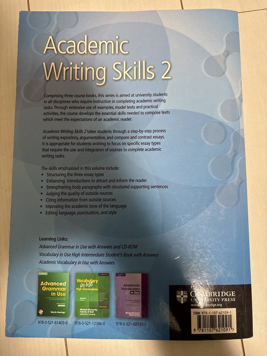 Academic Writing skills student's book2 の写真